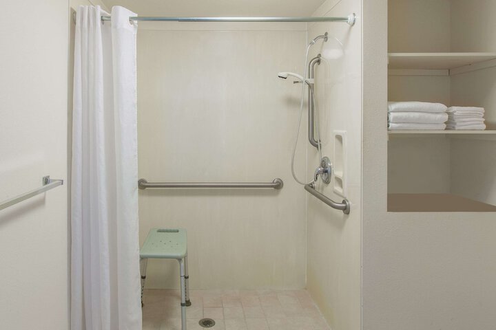 Room 6 of 26