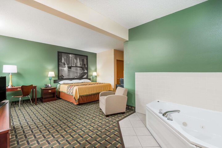 Room 9 of 16