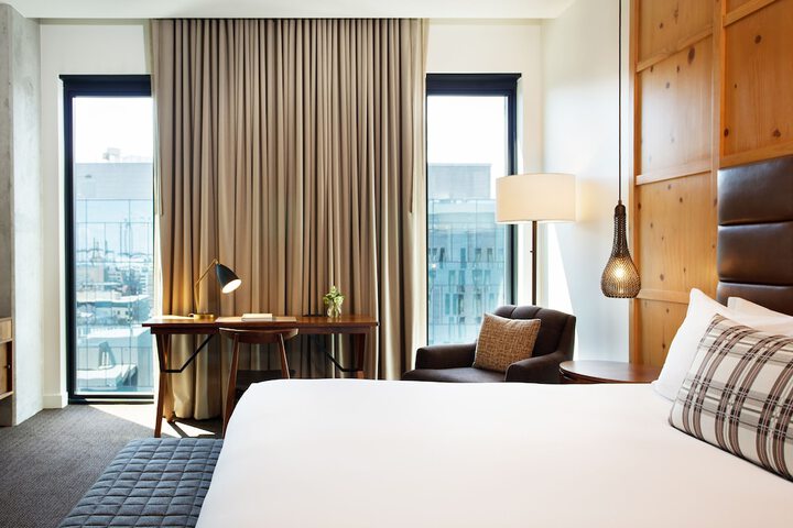 Room 32 of 61