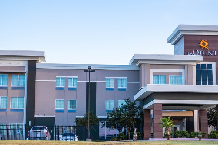 La Quinta Inn & Suites by Wyndham Karnes City - Kenedy