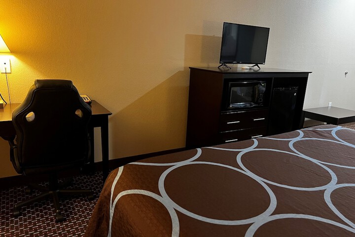 Super 8 by Wyndham Center