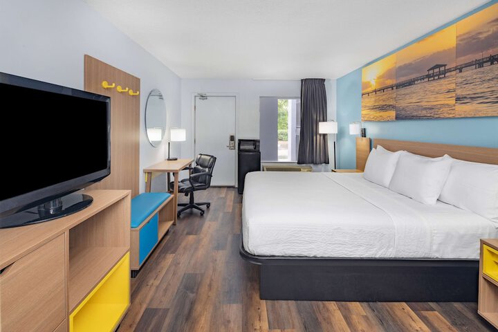 Room 9 of 26