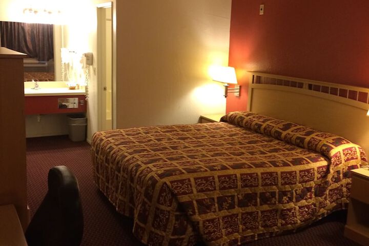 Room 10 of 11
