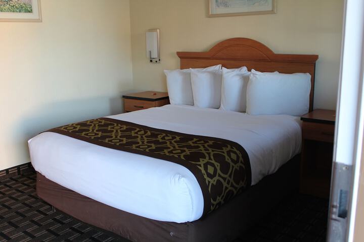 Room 58 of 76