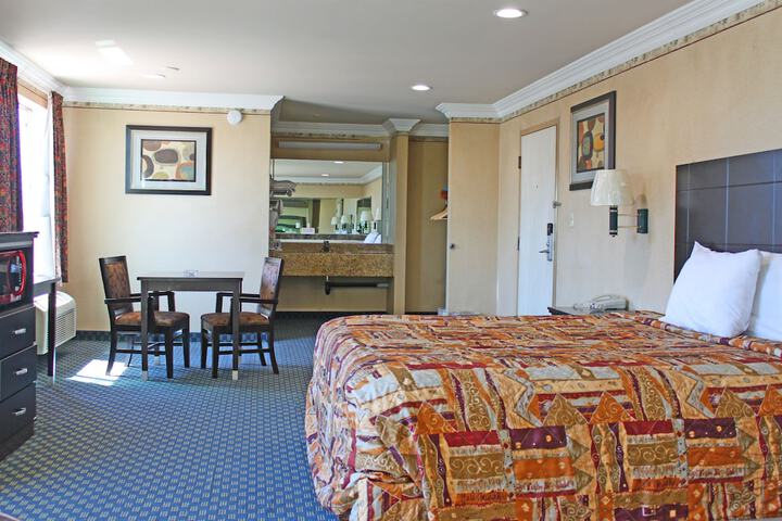 Room 12 of 37