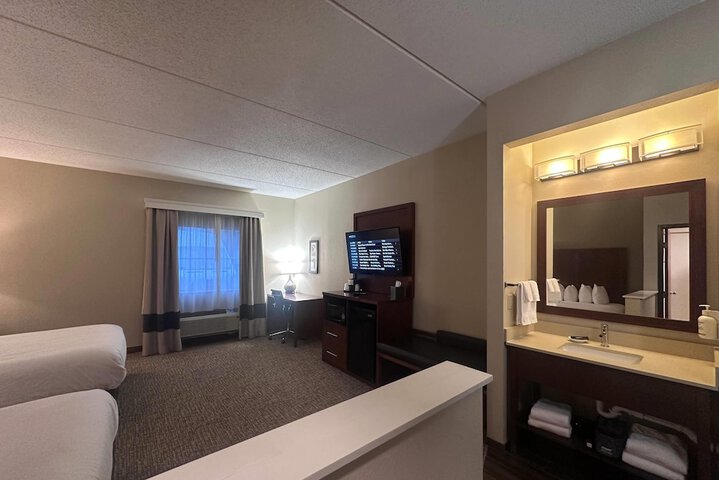 Wingate by Wyndham Pittsburgh / West Mifflin