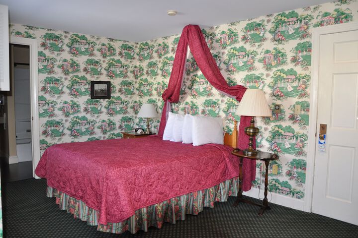 Room 10 of 26