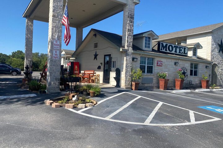 Hotel 8 of 49