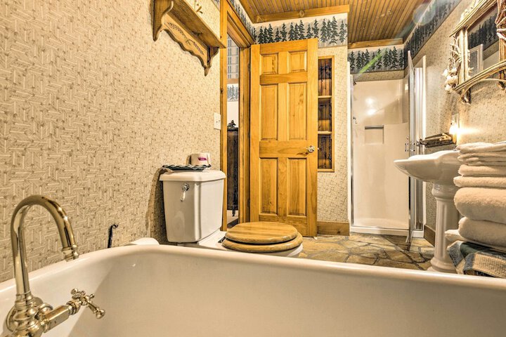 River Access + Mtn Views: Cullowhee Lodge!