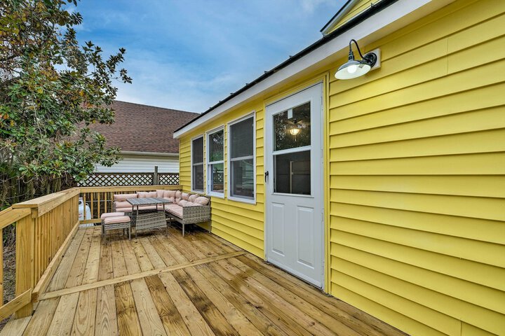 Updated North Beach Cottage: Pet Friendly!