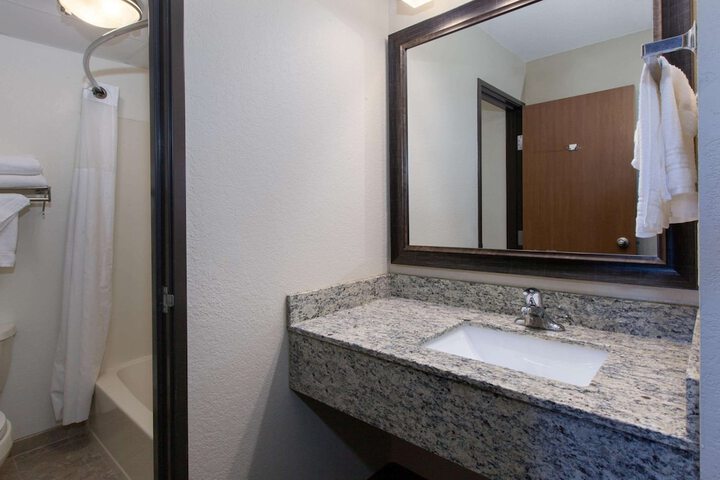 AmericInn by Wyndham Iron River