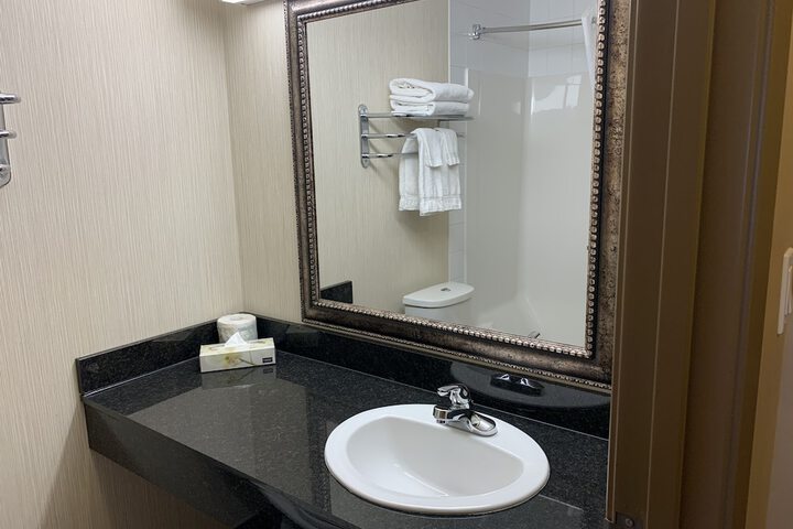Merit Hotel & Suites
