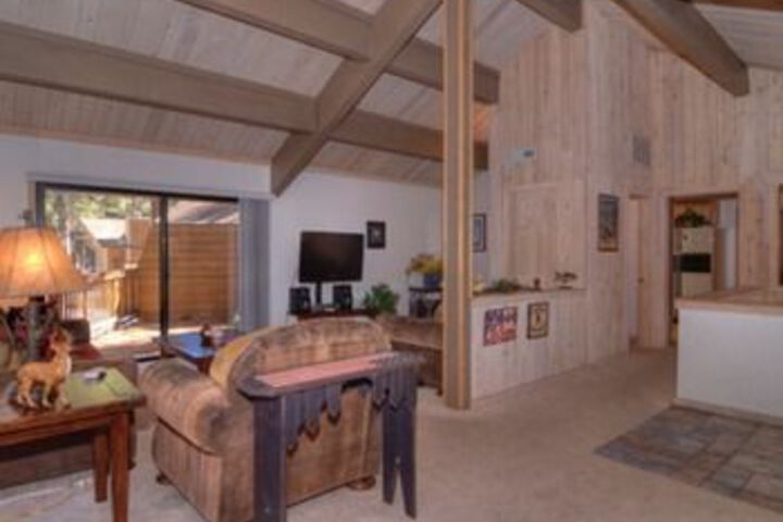 Spacious 3 North Shore Townhome 3 Br Townhouse by RedAwning
