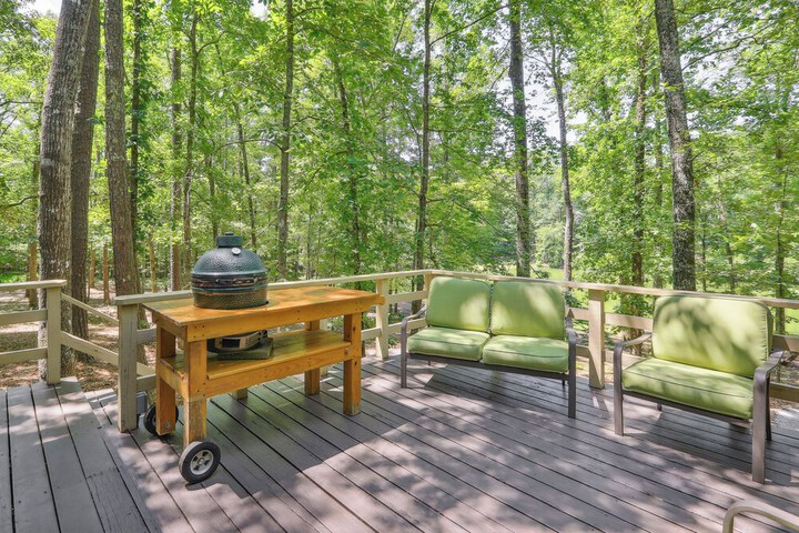 Lakefront Hamilton Cabin w / Dock & Fire Pit!