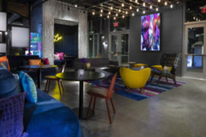 Lounge 402 of 462