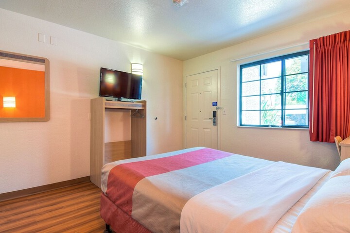 Motel 6 Pomona CA - Los Angeles