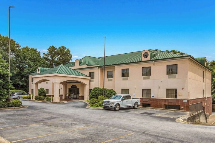 Hotel 2 of 43