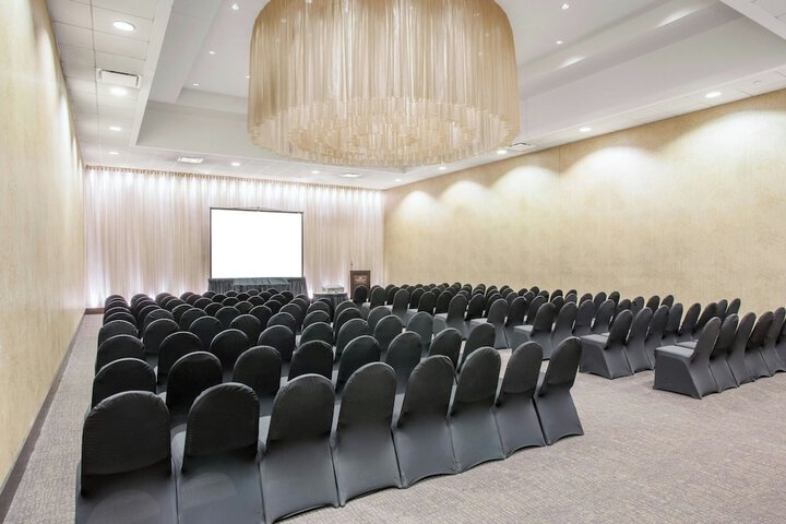 Crowne Plaza Chicago Ohare Hotel & Conf Center by IHG
