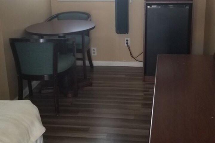 Room 9 of 32