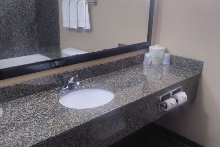 Room 6 of 14