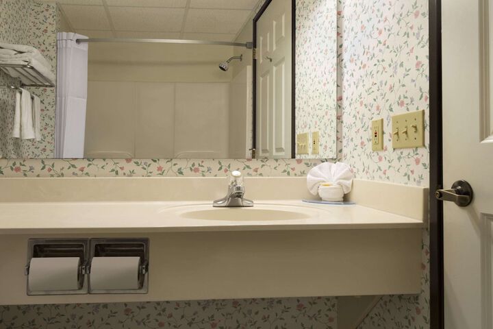 Room 10 of 15