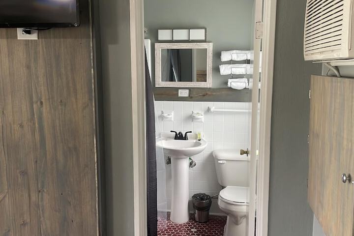 Room 64 of 82