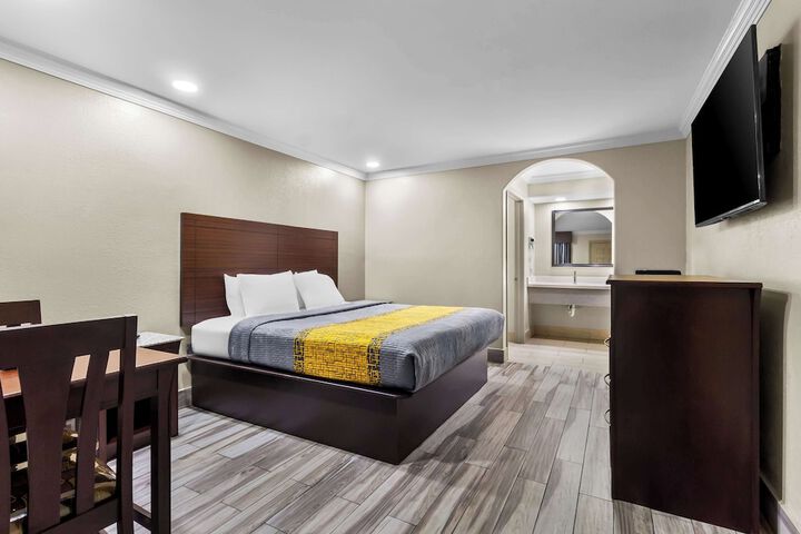 Room 14 of 34