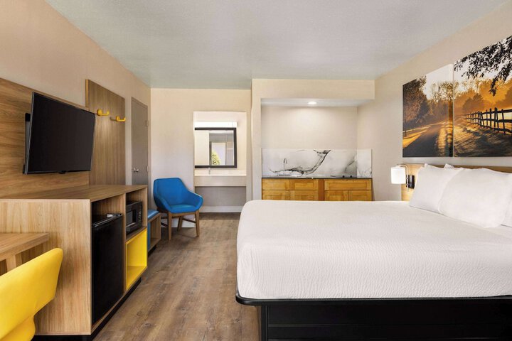 Days Inn by Wyndham McComb MS