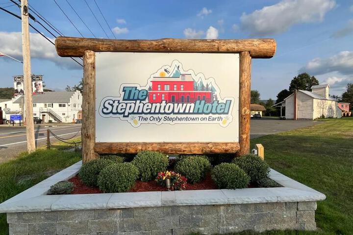 2 Bed Berkshire Getaway at Stephentown Hotel