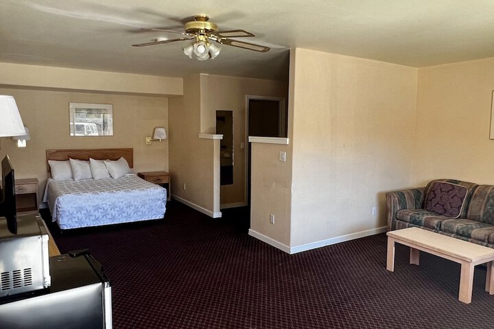 Room 25 of 27