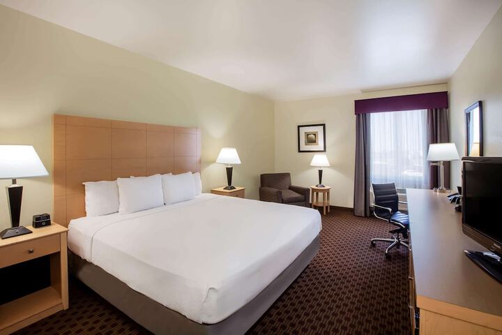 Room 10 of 28