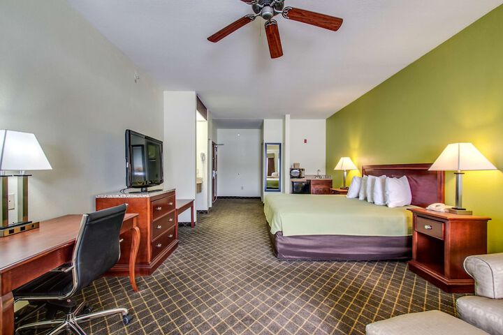 Room 9 of 17