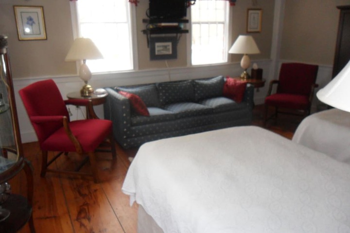 Room 10 of 32