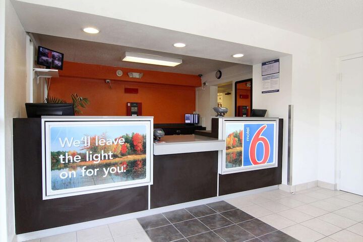 Motel 6 Middleburg Heights OH - Cleveland