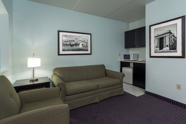 Holiday Inn Express Suites Plant City by IHG