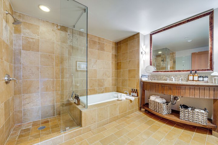 Mountain Views & Pool Access: Cle Elum Condo!