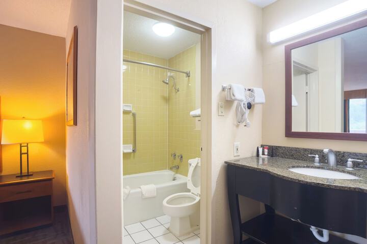 OYO Hotel Harriman near I-40