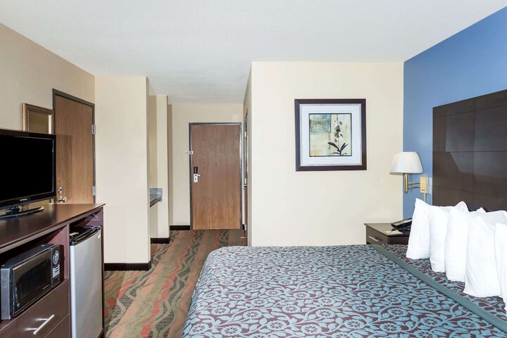 Room 6 of 26