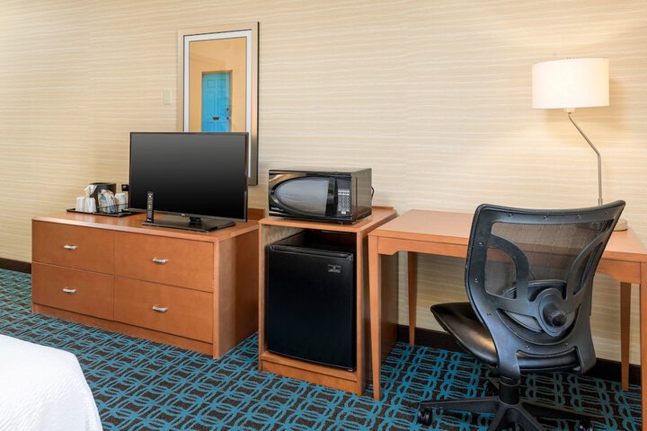 Room 15 of 37