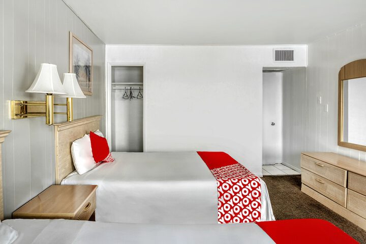 Room 13 of 19