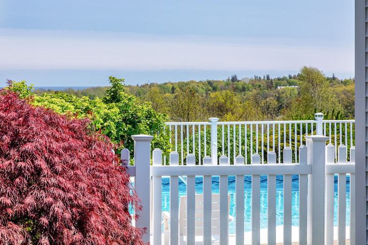 Glen Cove Inn & Suites