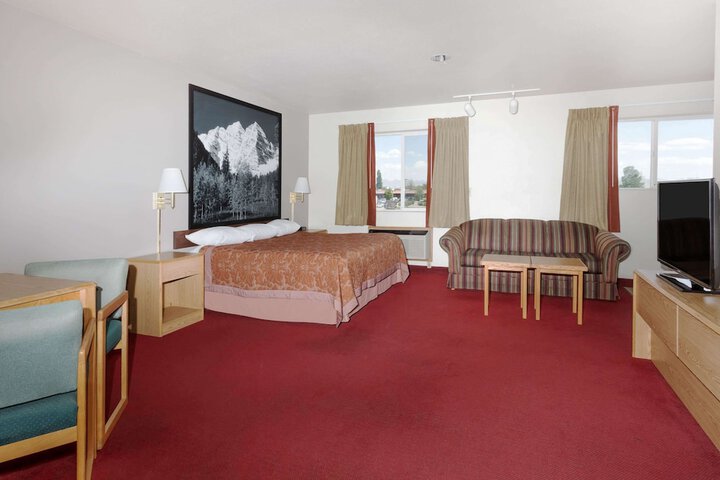 Room 12 of 16