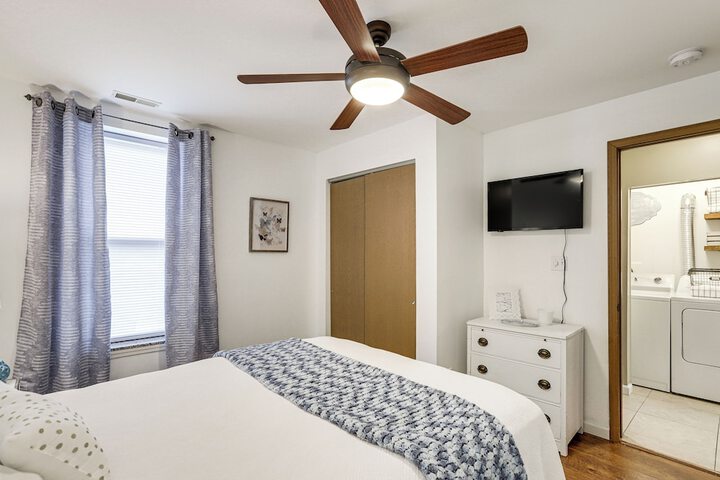 Pet-friendly Pacific Cottage Near Purina Farms!