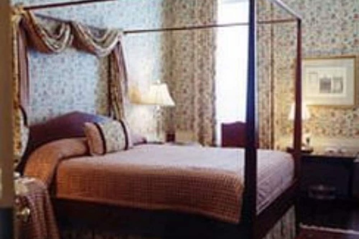 1842 Inn