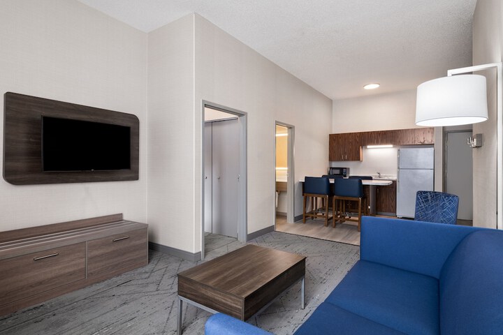 Room 32 of 63