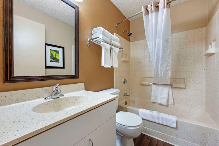 Room 20 of 33