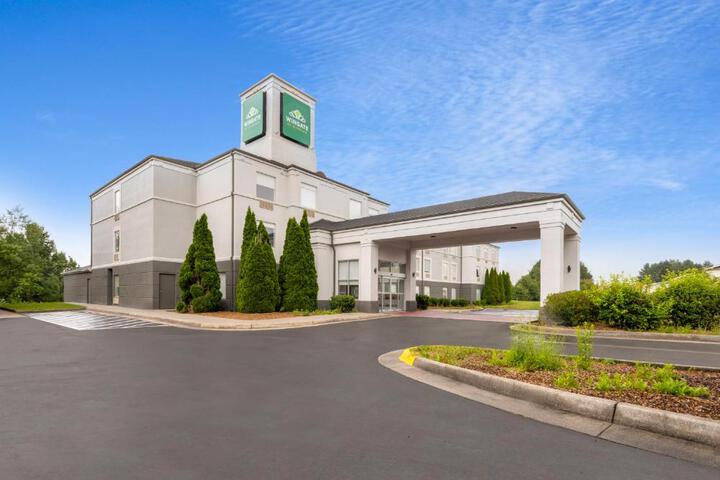 Wingate by Wyndham Dublin Near Claytor Lake State Park