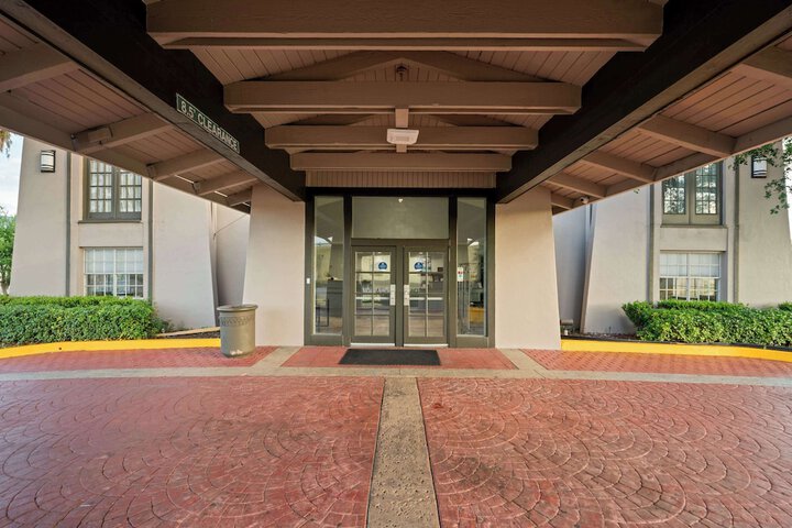 Hotel 35 of 142