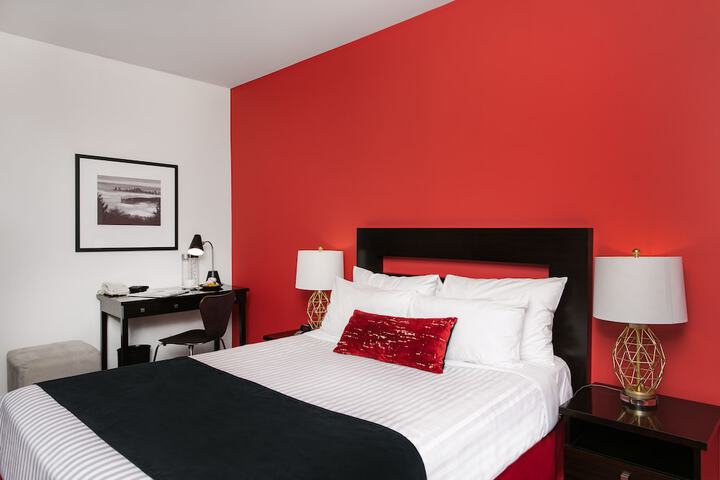 Room 10 of 32