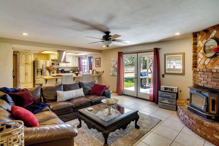 Spacious Lancaster Family Ranch - BBQ & Patio